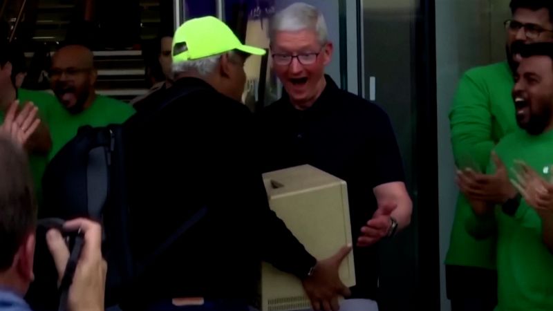 Apple CEO was presented with an original Macintosh. See his reaction
